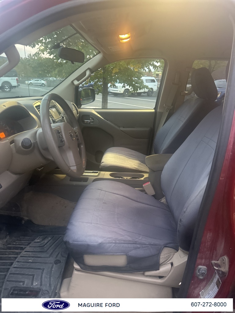 2015 Nissan Frontier SV Crew Cab photo 11