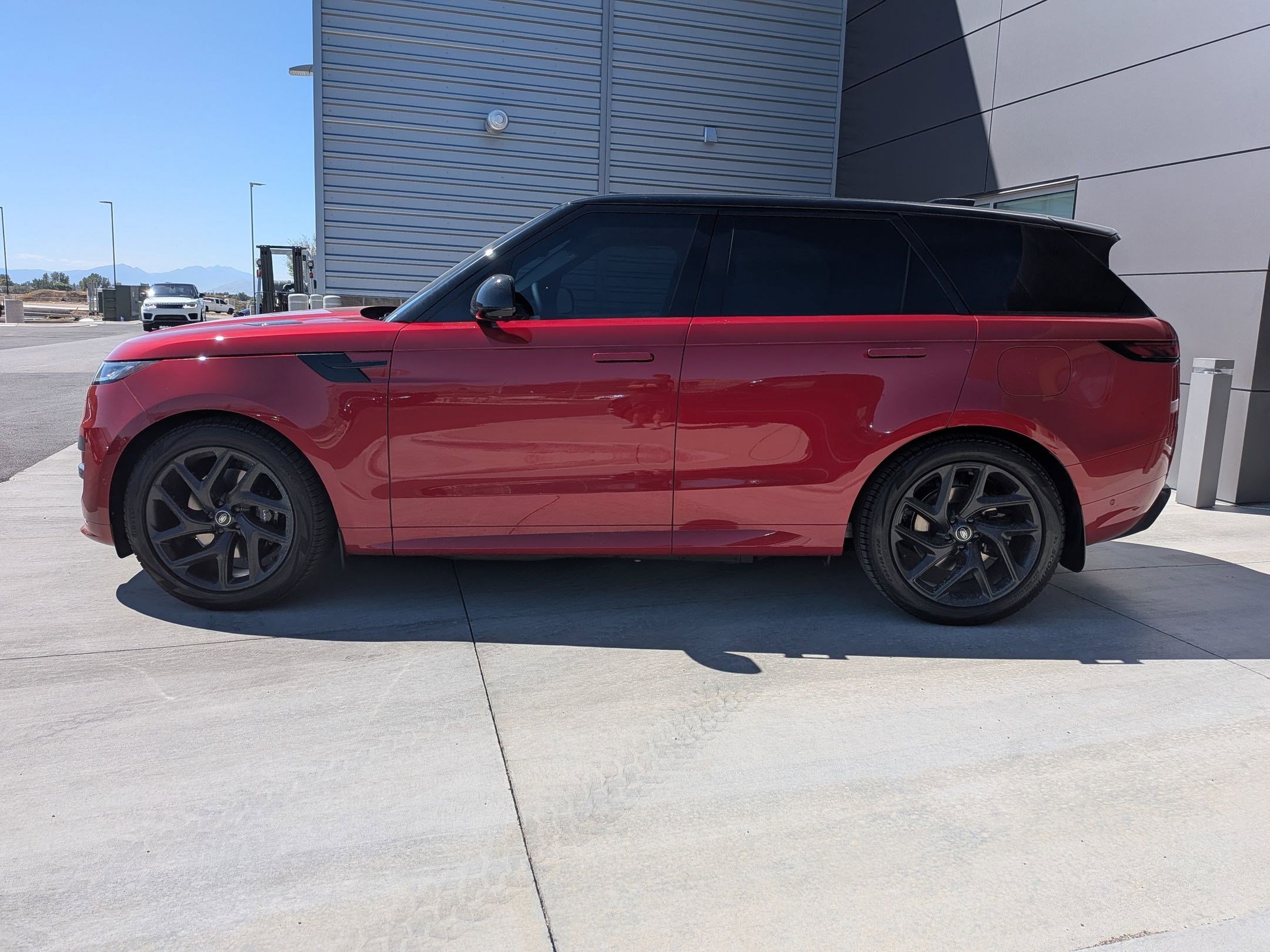 2025 Land Rover Range Rover Sport SE photo 2