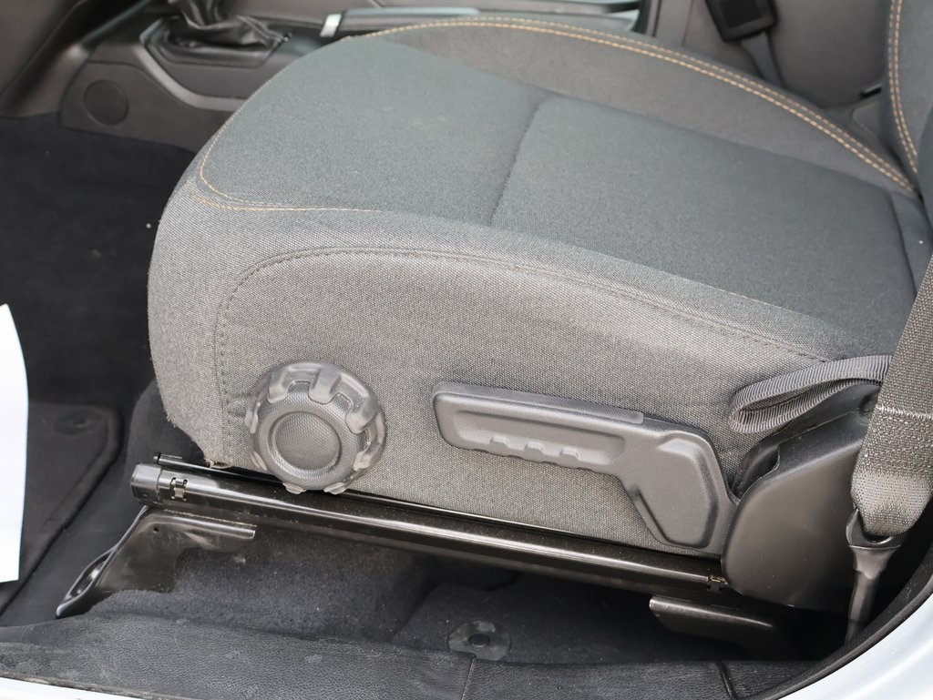 2024 Jeep Wrangler Sahara photo 19