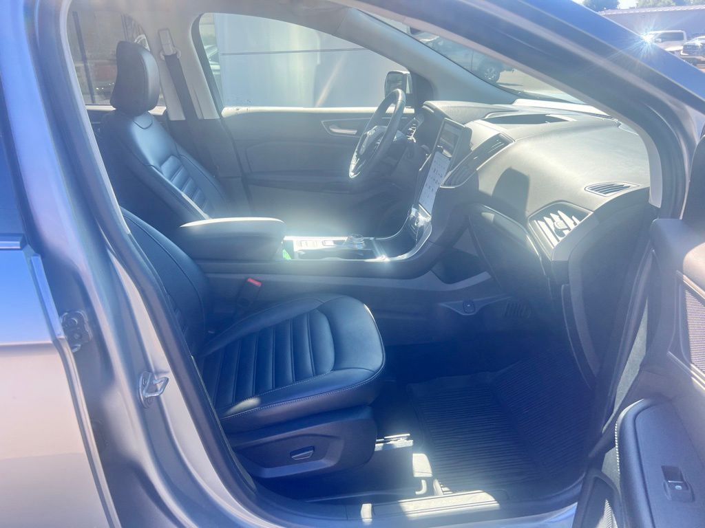 2022 Ford Edge SEL photo 27