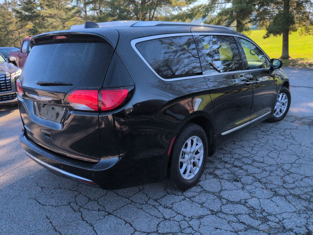 2020 Chrysler Pacifica Touring L photo 3