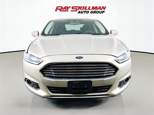 2015 Ford Fusion SE photo 2