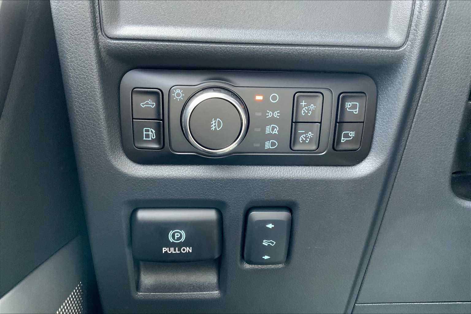 2025 Ford F-150 Platinum photo 29