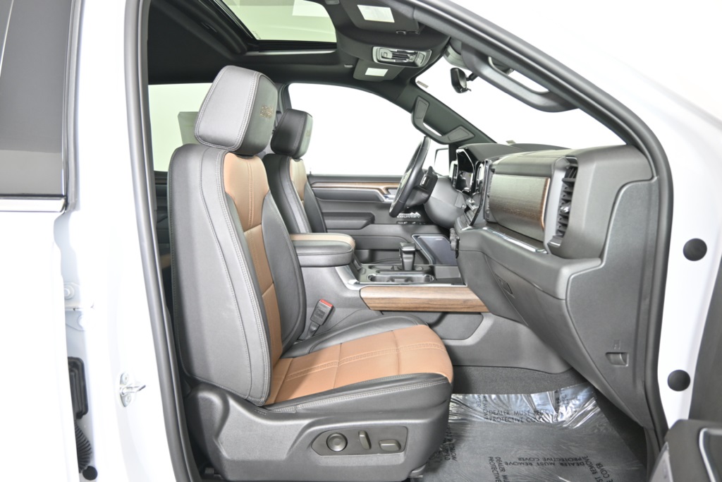 2023 Chevrolet Silverado 1500 High Country photo 13