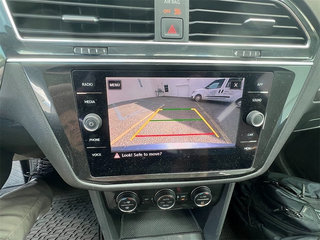 2019 Volkswagen Tiguan SEL R-Line photo 12