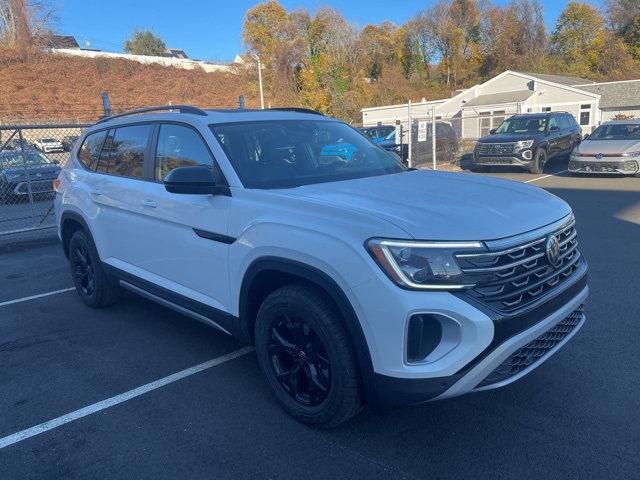 2026 Volkswagen Atlas Peak Edition SE photo 4