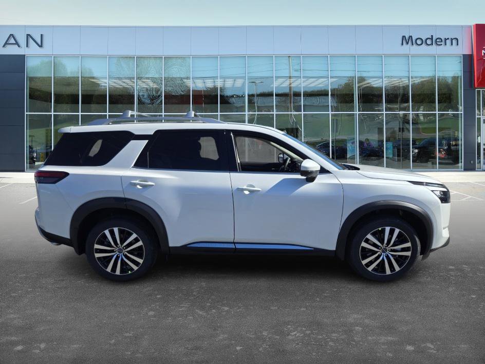 2025 Nissan Pathfinder Platinum photo 4