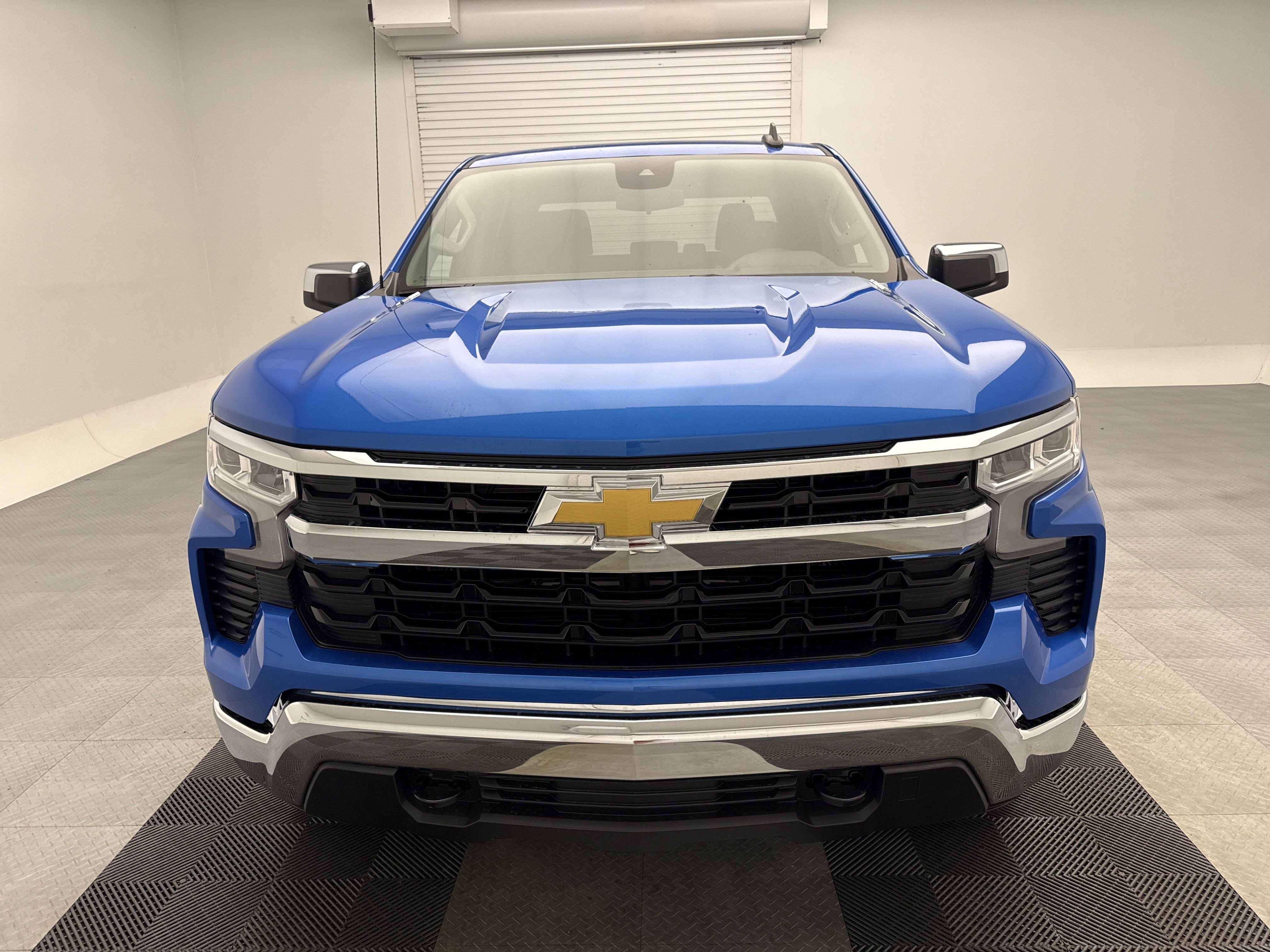 2025 Chevrolet Silverado 1500 LT photo 2
