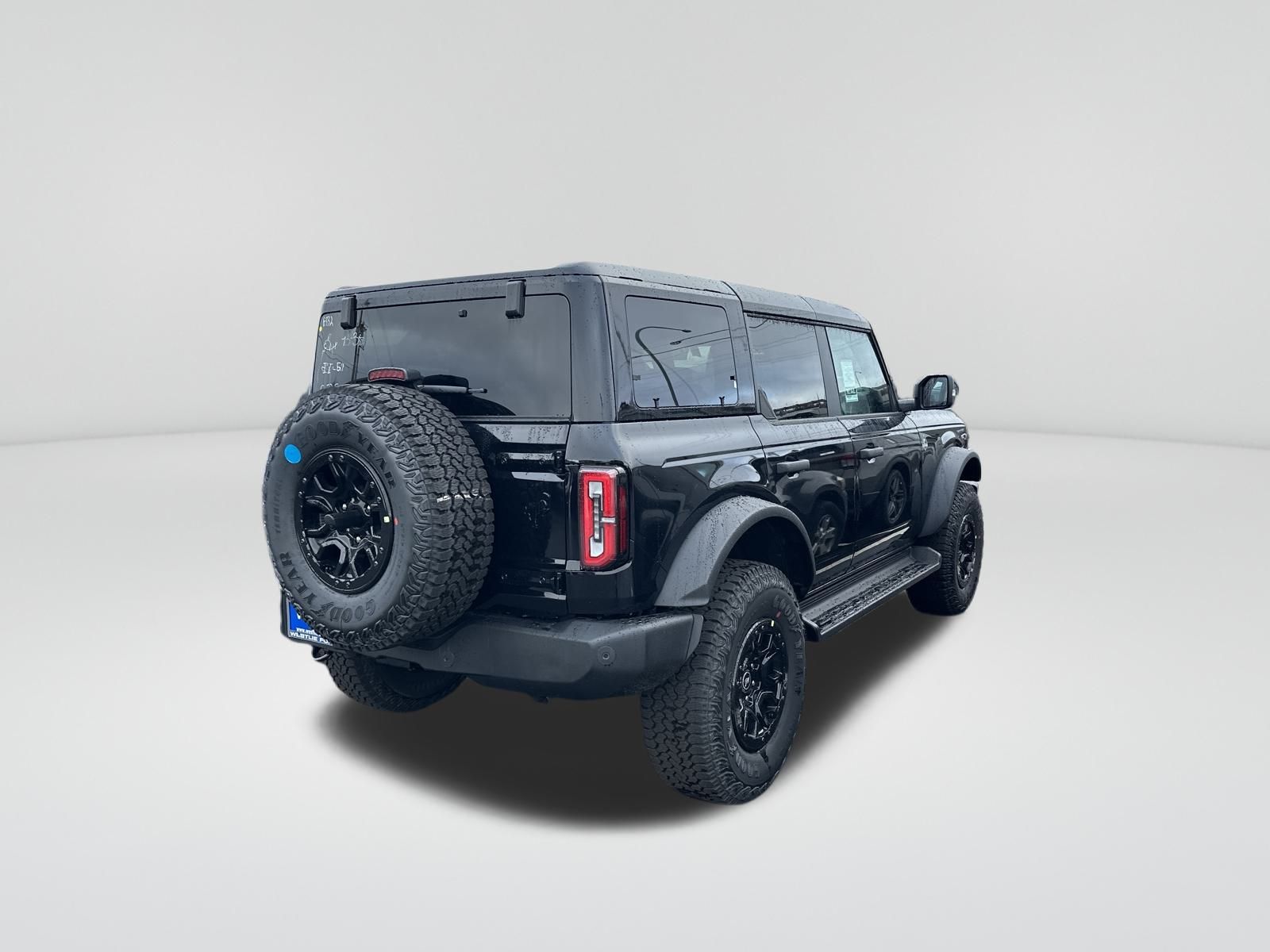 2025 Ford Bronco Outer Banks photo 3