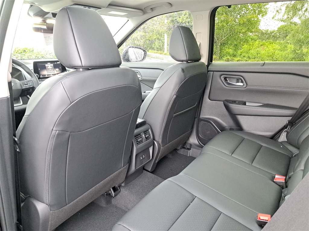 2026 Nissan Rogue SV photo 8