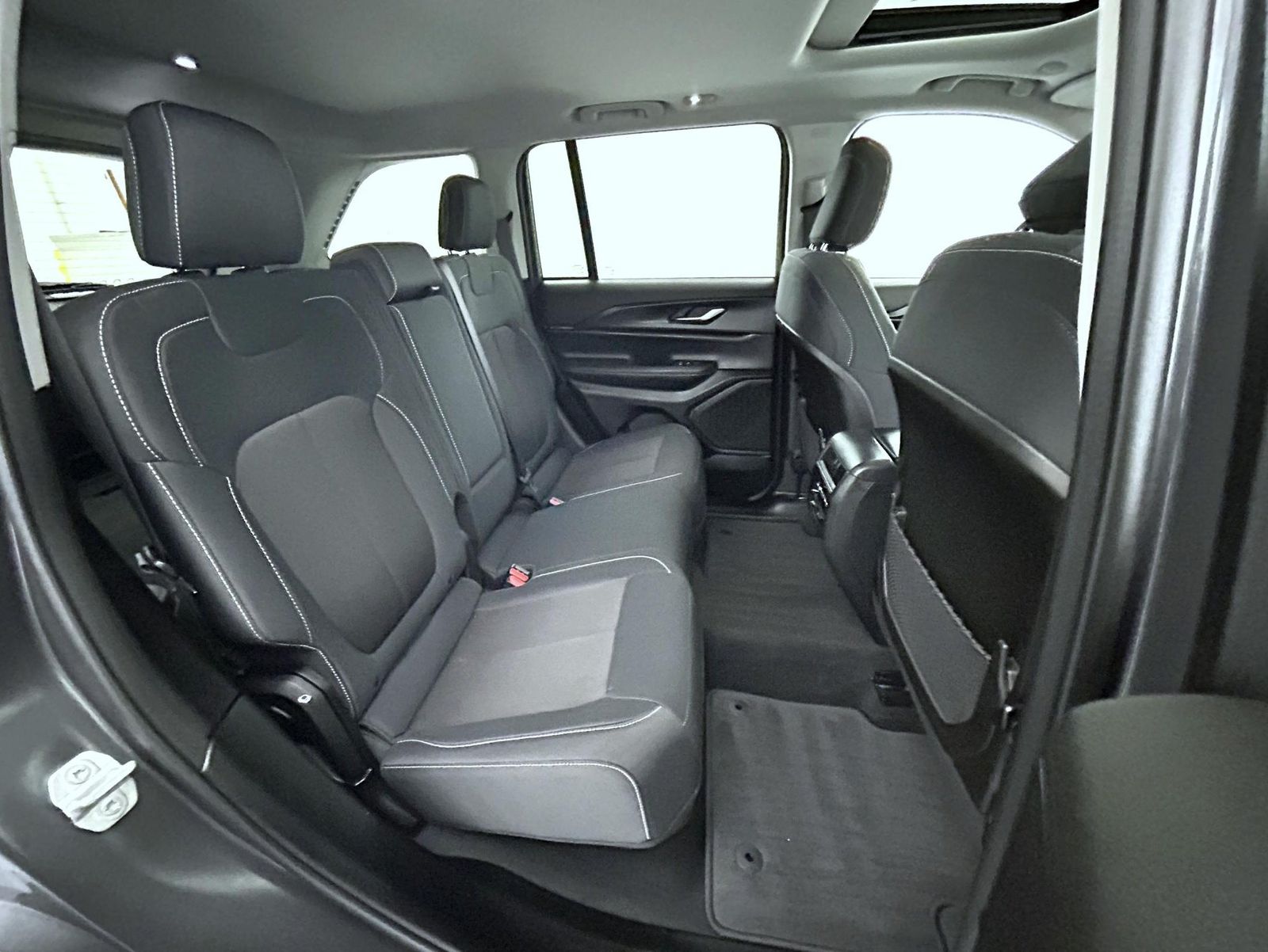 2023 Jeep Grand Cherokee Laredo photo 17