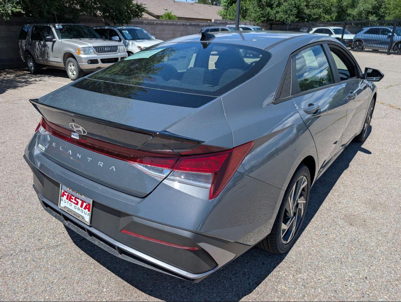 2025 Hyundai Elantra SEL Sport photo 5