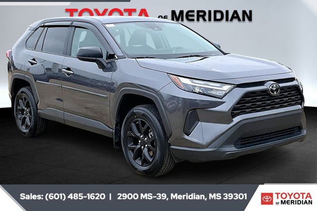 2023 Toyota RAV4 LE's photo