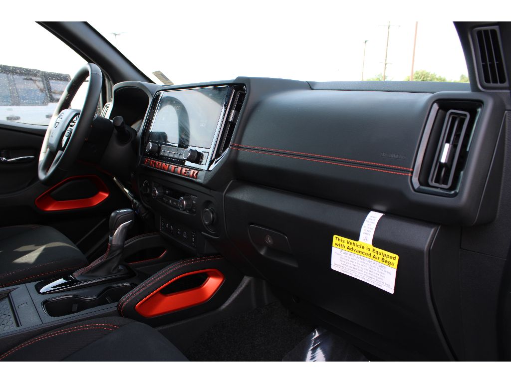 2025 Nissan Frontier PRO-4X photo 26