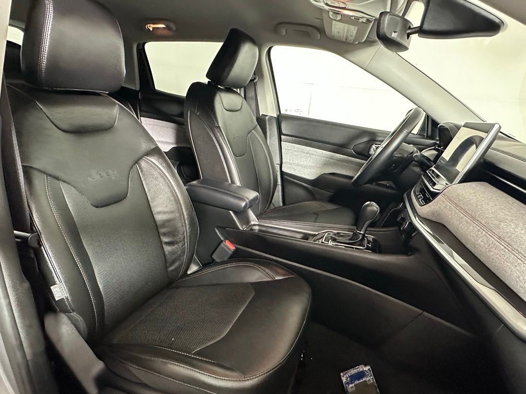 2022 Jeep Compass Latitude Lux photo 27