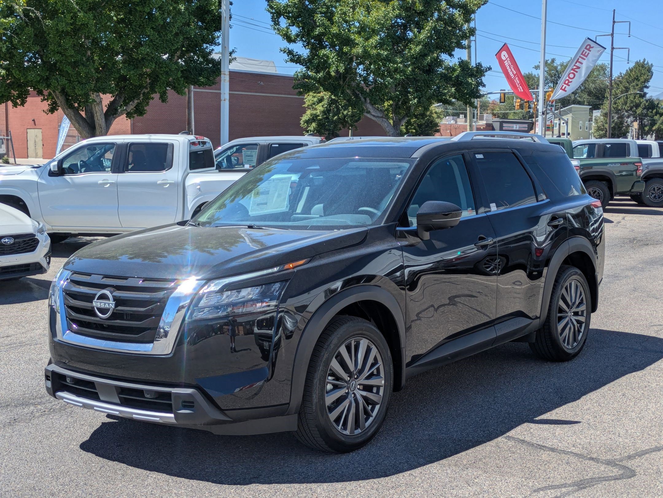 2025 Nissan Pathfinder SL photo 4