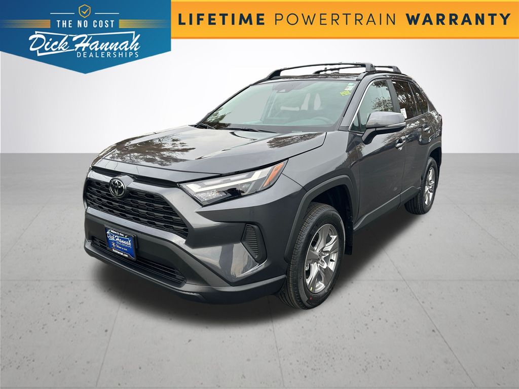 2025 Toyota RAV4 XLE's photo