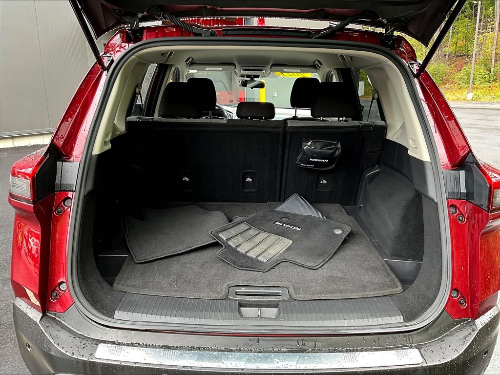 2021 Nissan Rogue SV photo 22
