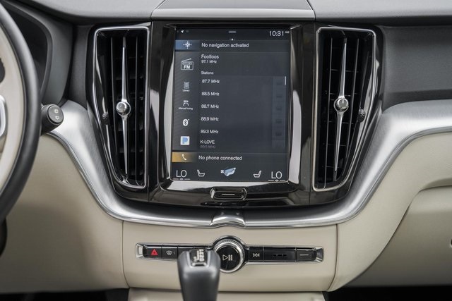 2019 Volvo XC60 T5 Momentum photo 20