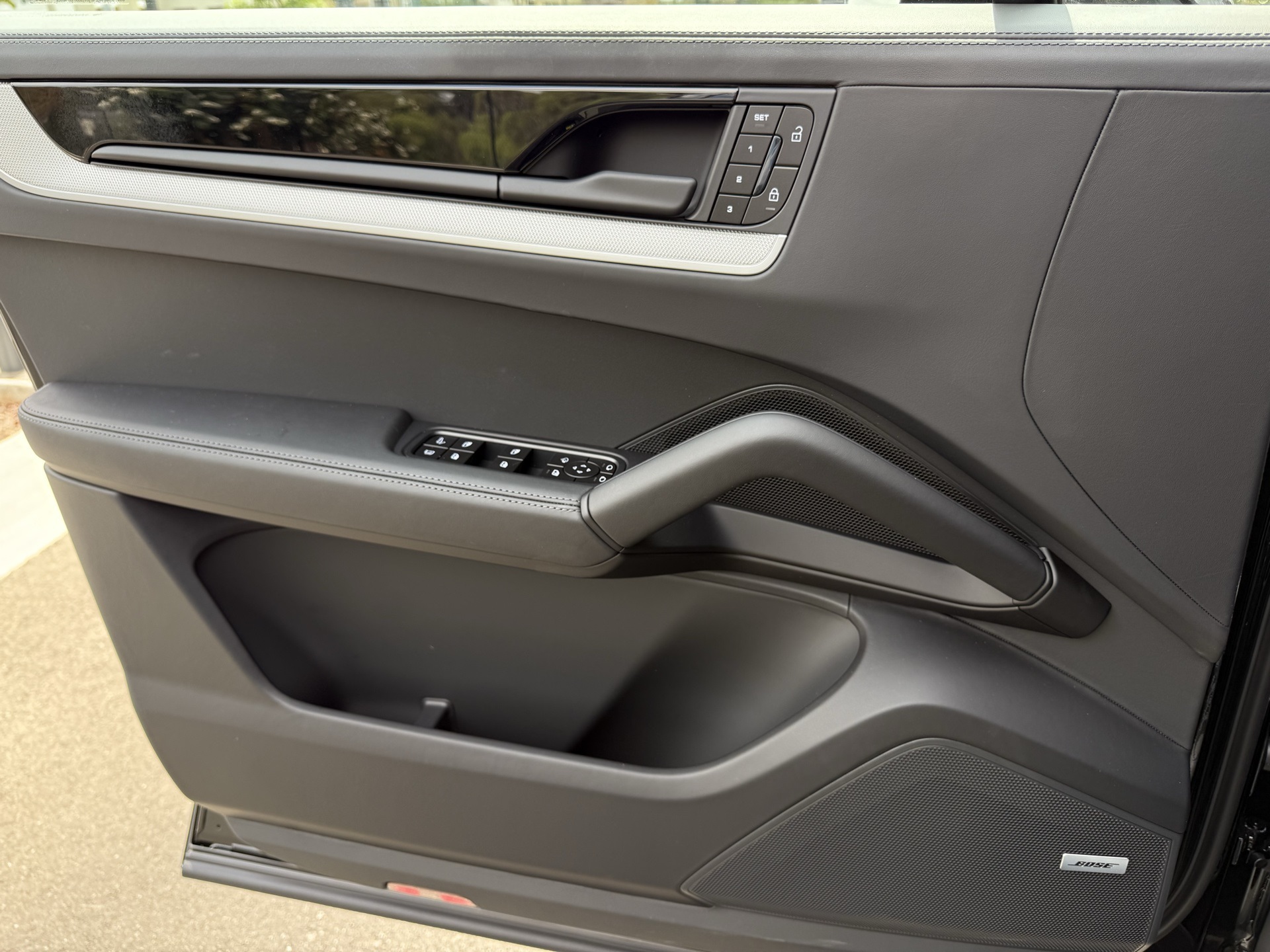 2025 Porsche Cayenne E-Hybrid S photo 23
