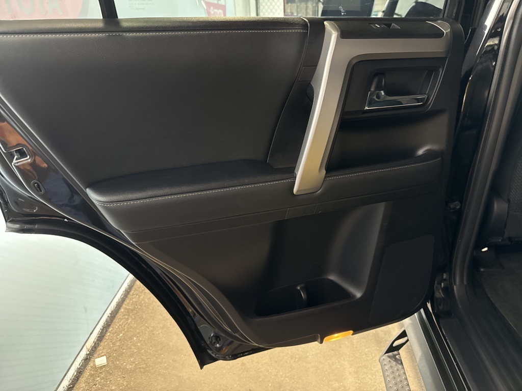 2020 Toyota 4Runner SR5 photo 22