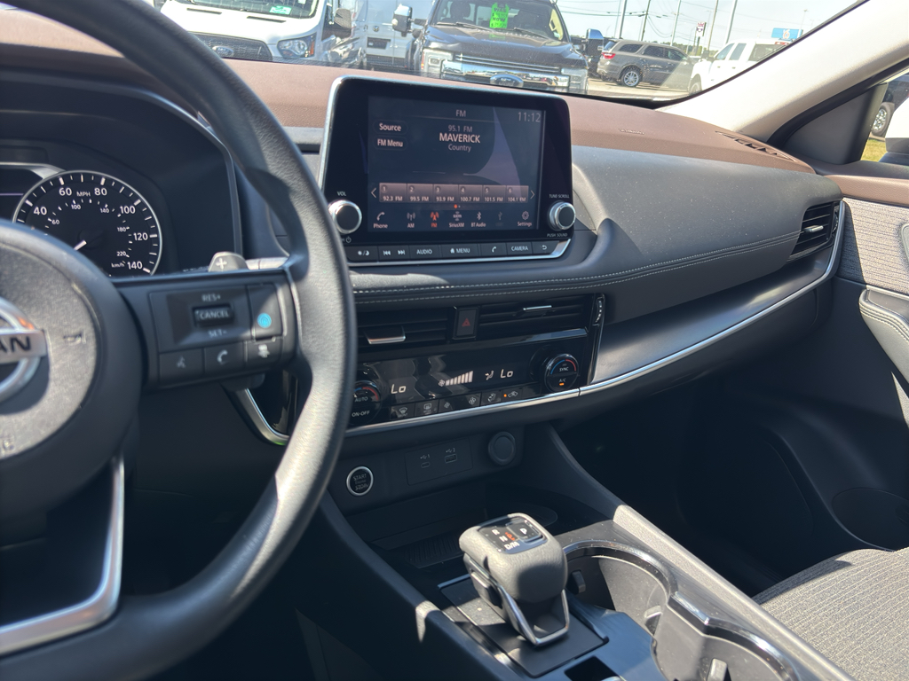 2021 Nissan Rogue SV photo 30