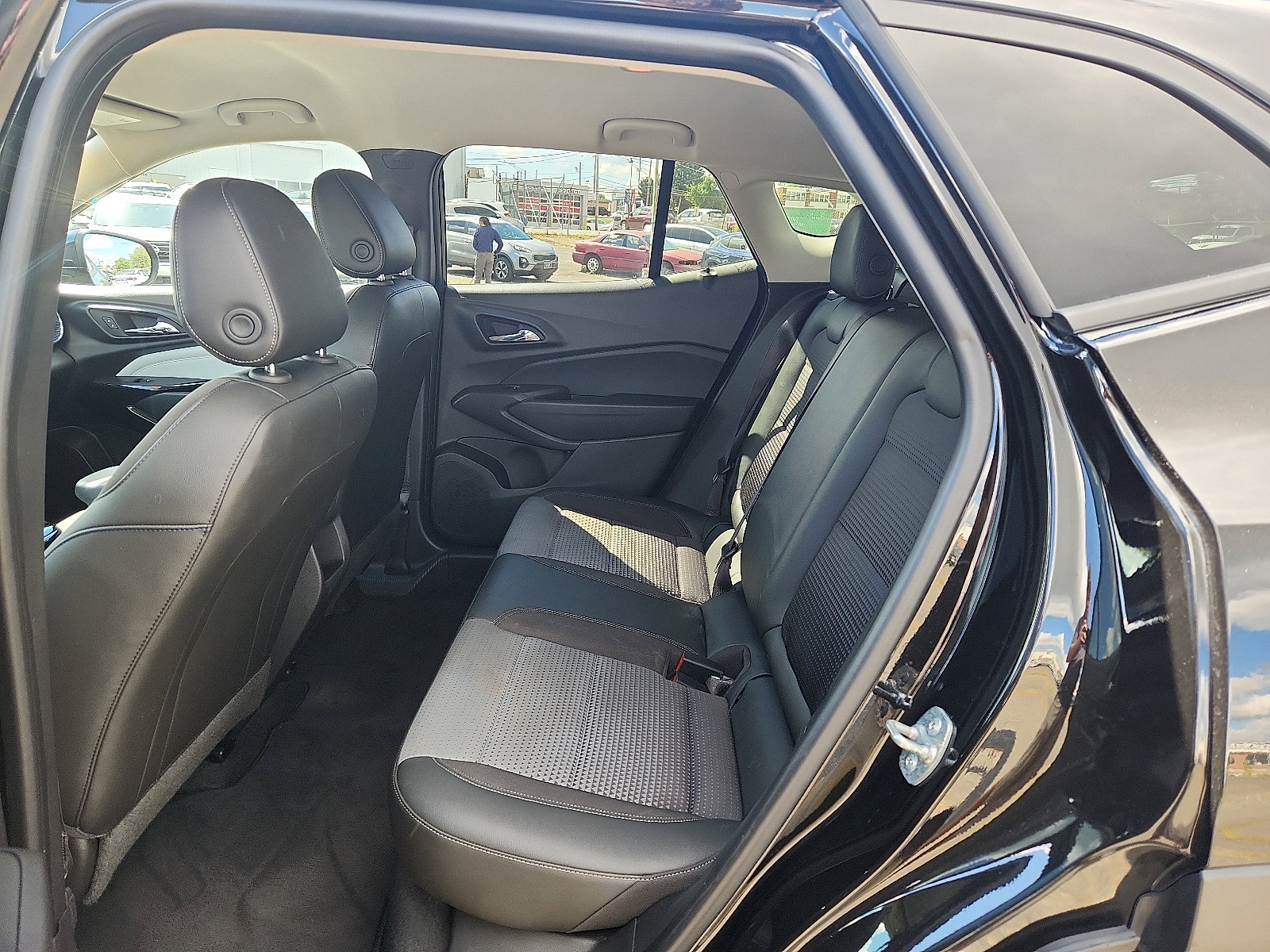 2025 Chevrolet Trax LT photo 10