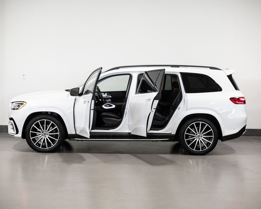2024 Mercedes Benz GLS 4MATIC 580 photo 3