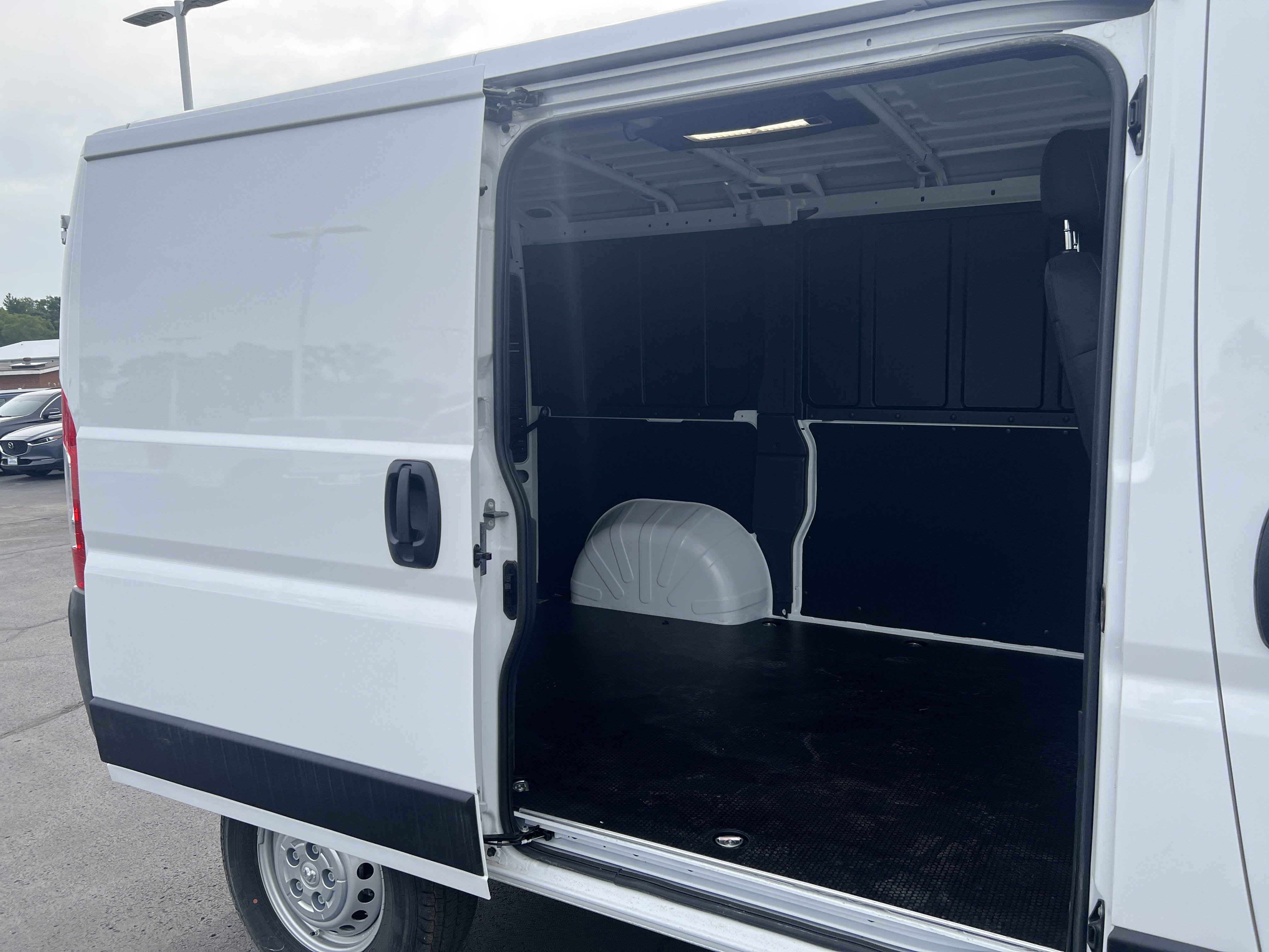 2025 Ram ProMaster 1500 Tradesman photo 2