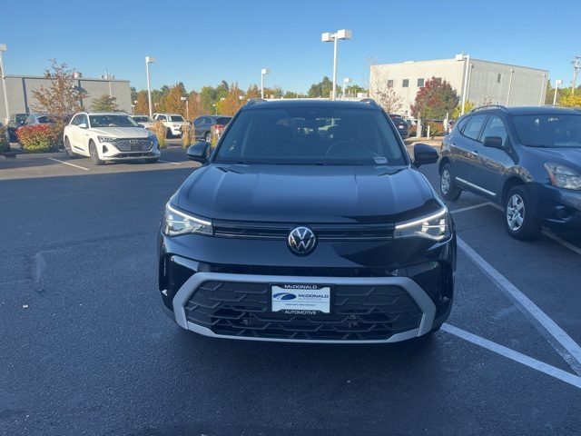 2025 Volkswagen Taos SE photo 2