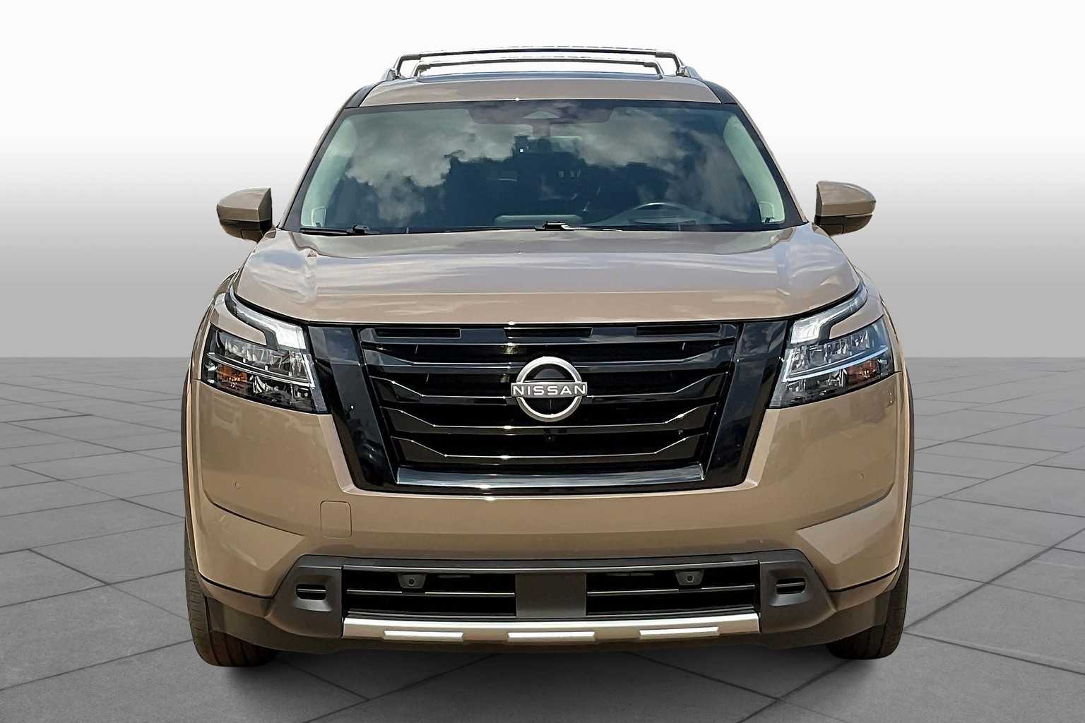 2023 Nissan Pathfinder Platinum photo 3