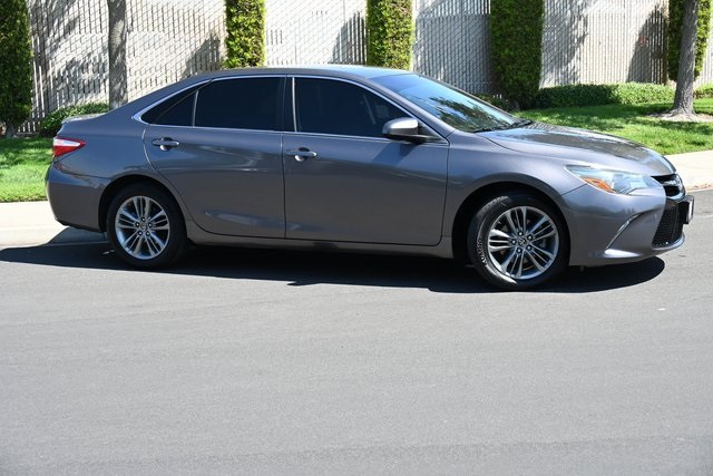 2017 Toyota Camry LE photo 3