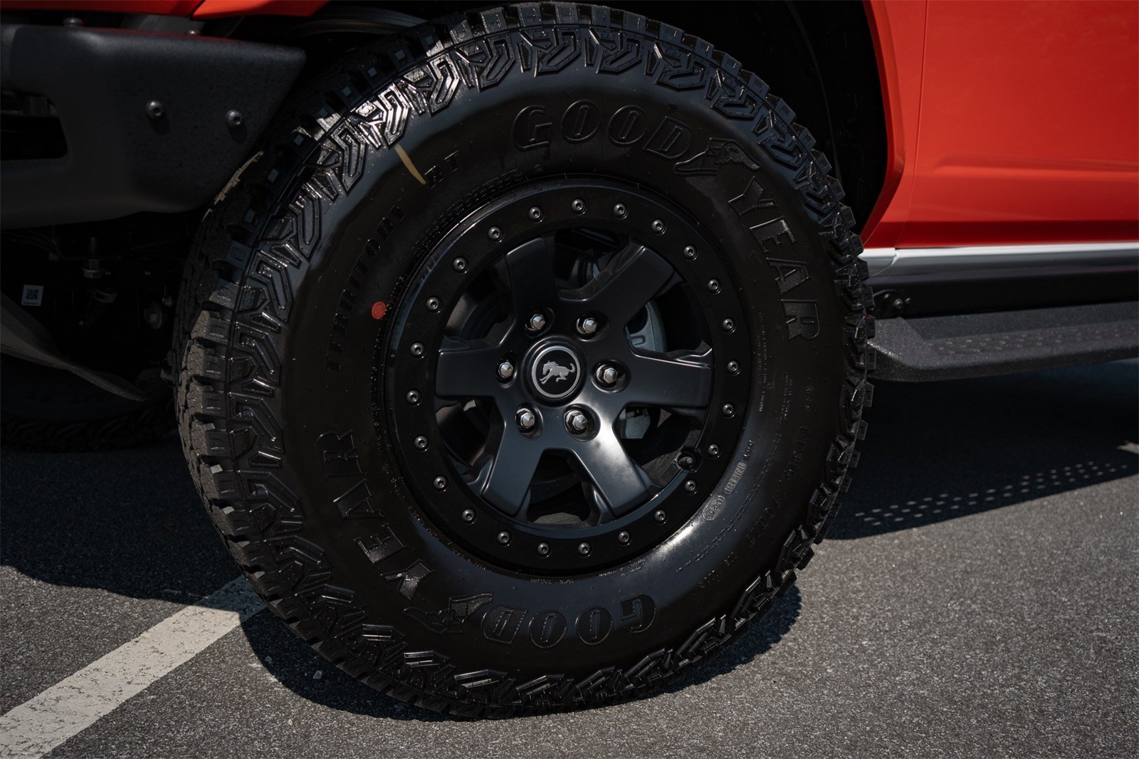 2025 Ford Bronco First Edition photo 3