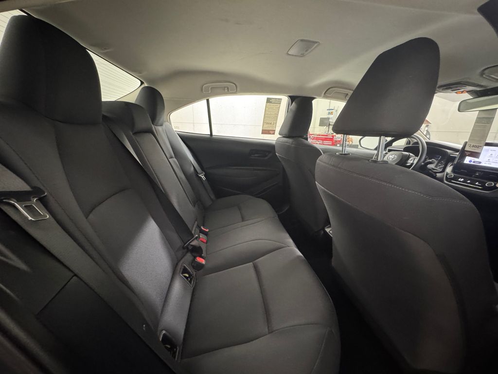 2023 Toyota Corolla LE photo 17