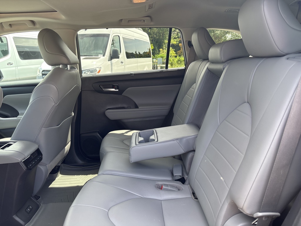 2021 Toyota Highlander XLE photo 21