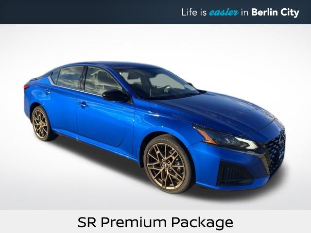 2025 Nissan Altima SR's photo