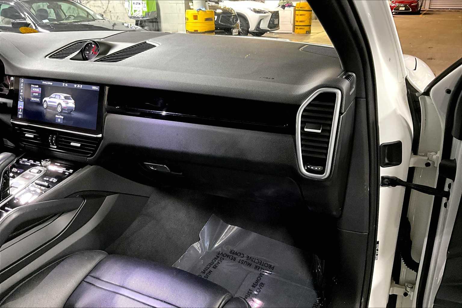 2020 Porsche Cayenne photo 16