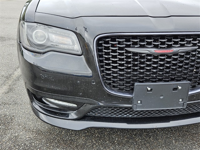 2022 Chrysler 300 S photo 13
