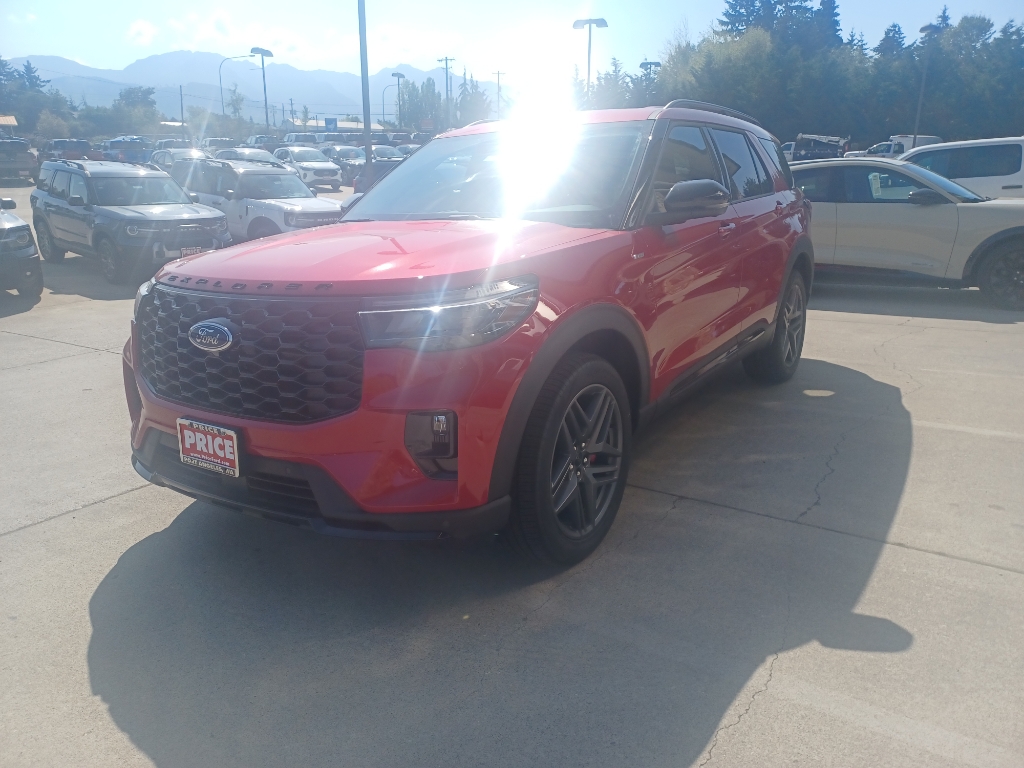 2025 Ford Explorer ST-Line photo 2