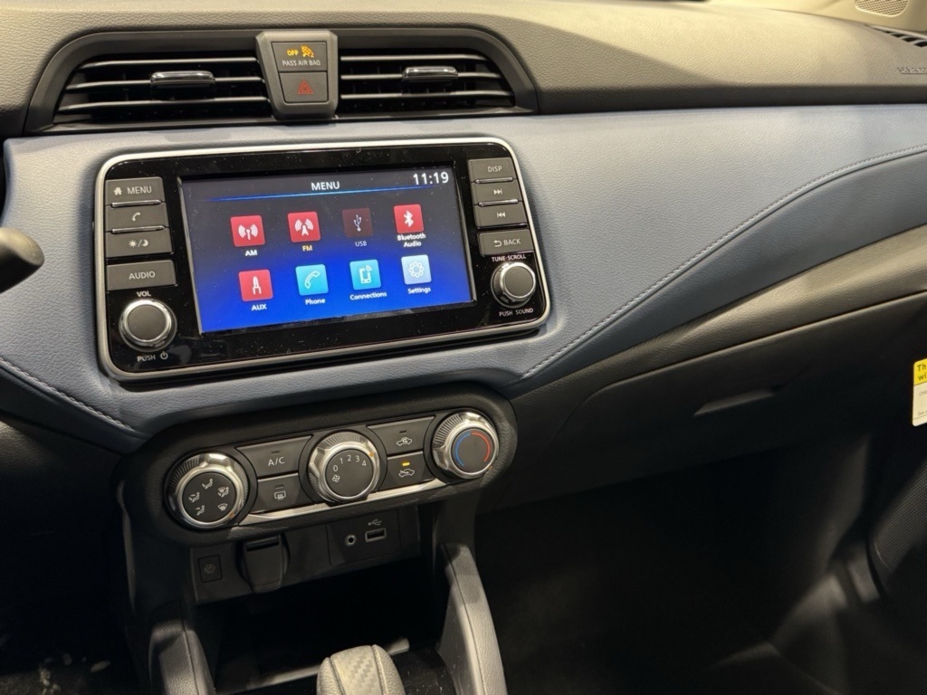 2025 Nissan Versa SV photo 8