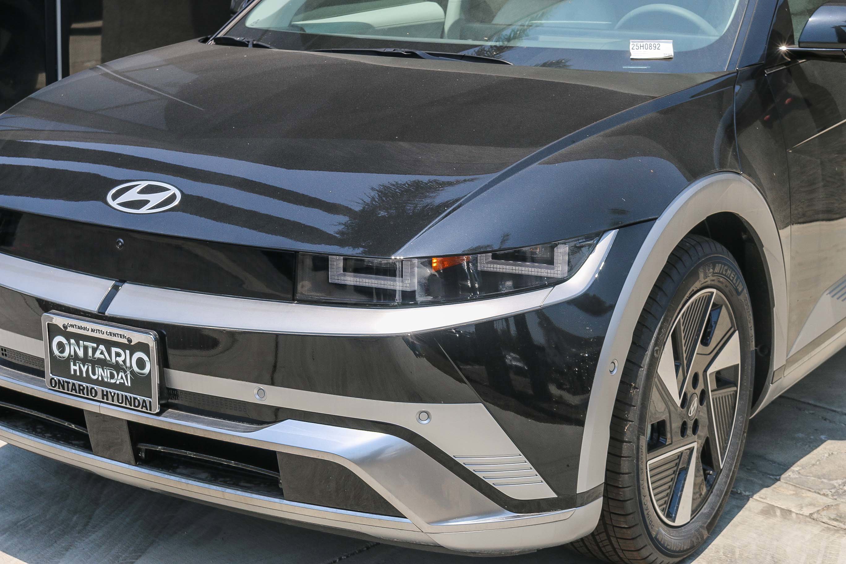 New 2025 Abyss Black Hyundai Limited image 5