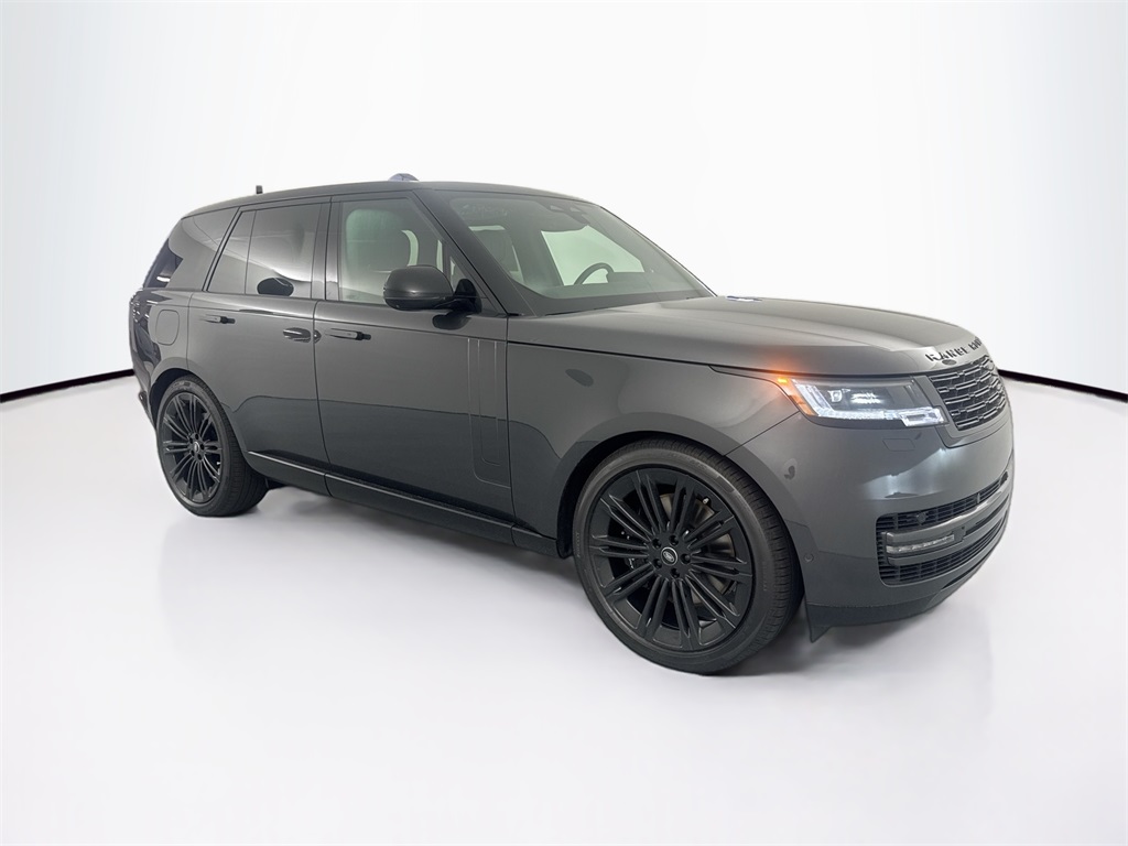 2025 Land Rover Range Rover SE photo 3