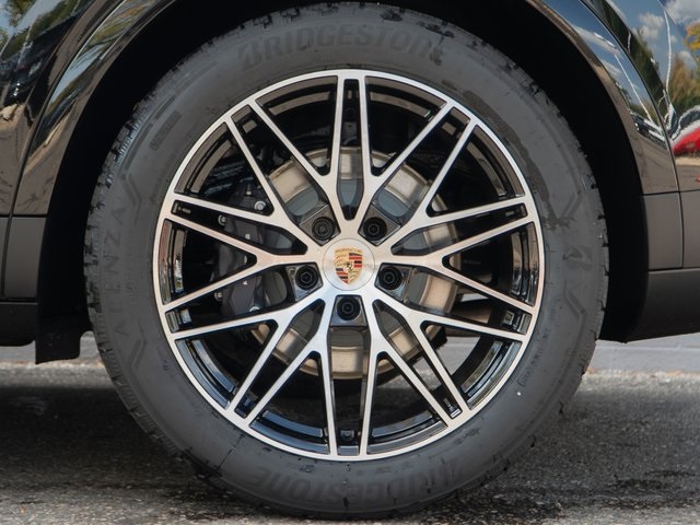 2026 Porsche Cayenne photo 13