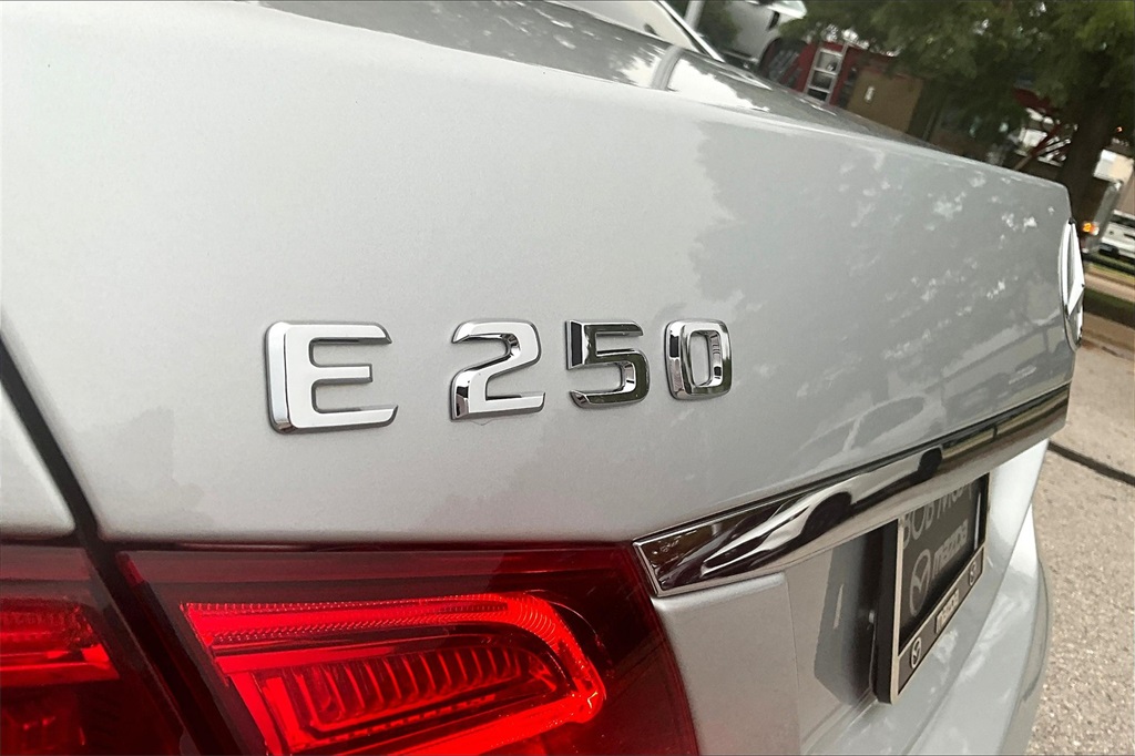 2014 Mercedes Benz E 250 4MATIC photo 28