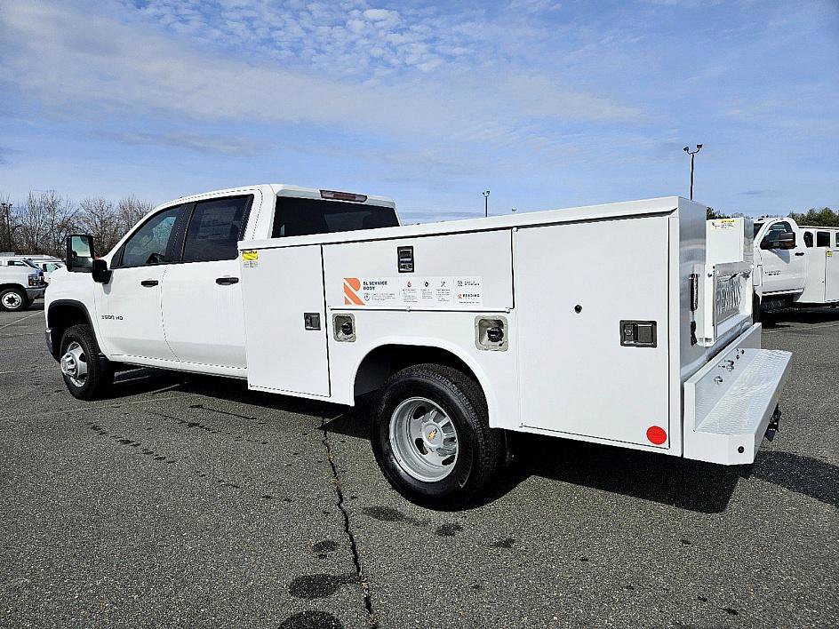 2024 Chevrolet Silverado 3500HD Work Truck photo 3
