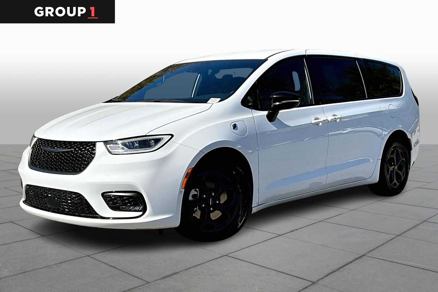 2024 Chrysler Pacifica PHEV Select's photo