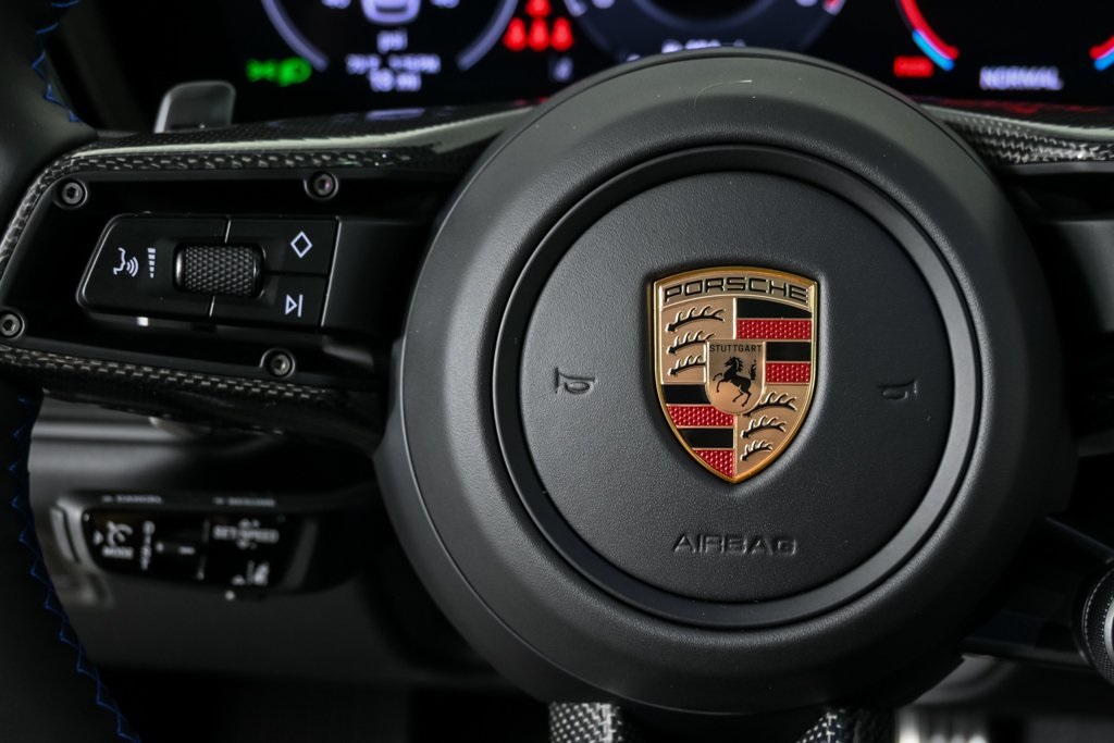 2025 Porsche Cayenne GTS photo 9