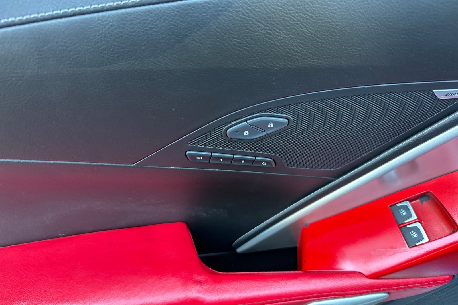 2015 Chevrolet Corvette Stingray 2LT photo 11