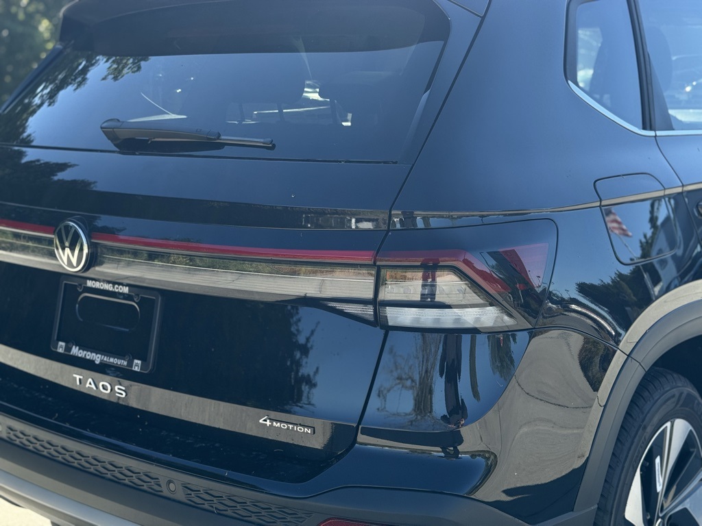 2025 Volkswagen Taos SE photo 4