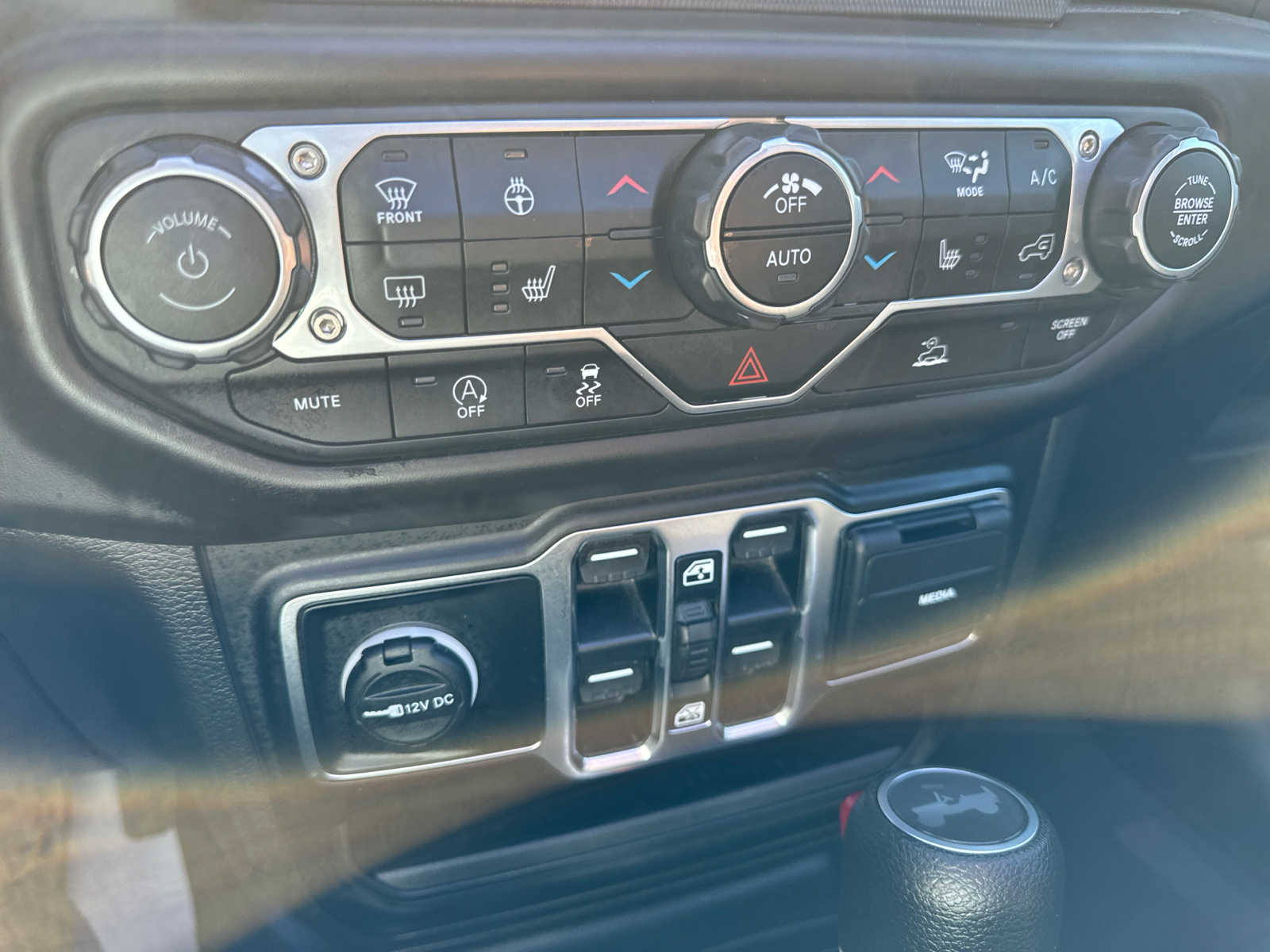 2023 Jeep Wrangler Sahara photo 29